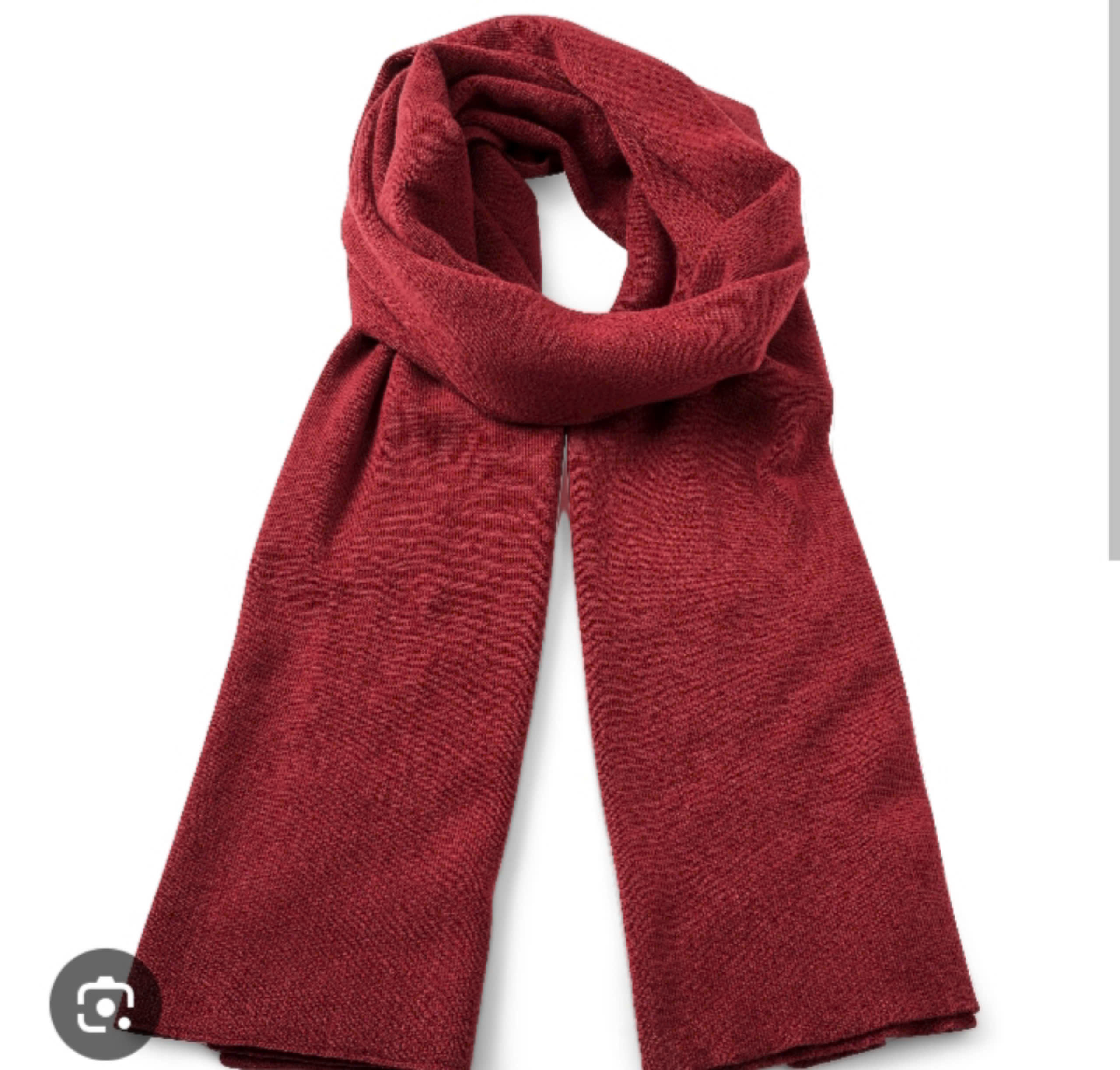 <p>khăn quàng cổ</p><p><span style="font-family: Arial, Helvetica, sans-serif">He was </span>wearing<span style="font-family: Arial, Helvetica, sans-serif"> a </span>hat<span style="font-family: Arial, Helvetica, sans-serif"> and <strong>scarf</strong> against (chống lại) the </span>cold<span style="font-family: Arial, Helvetica, sans-serif">.</span></p>