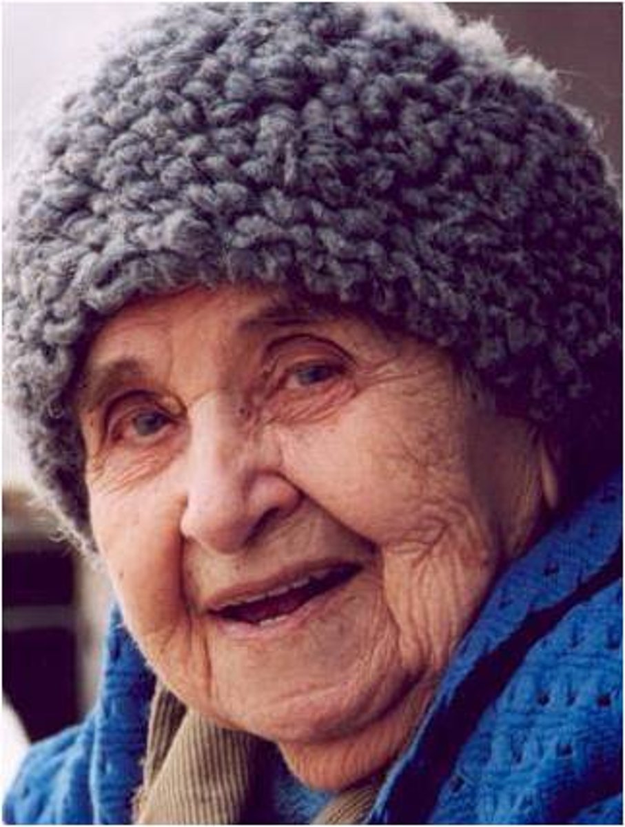 <p>old (feminin)</p>