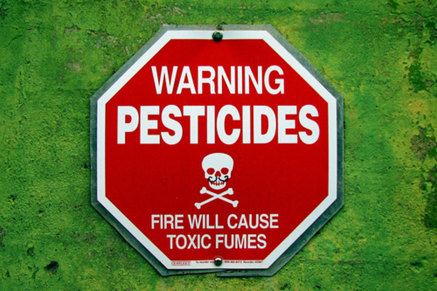<p>A pesticide that targets a narrow range of organisms.</p>