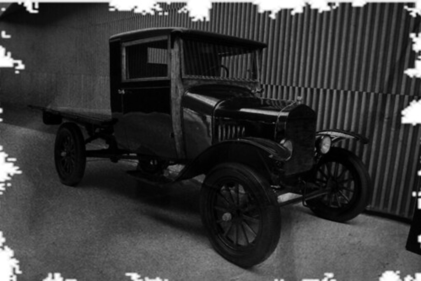 <p>(adj.) Old-fashioned or outdated</p>