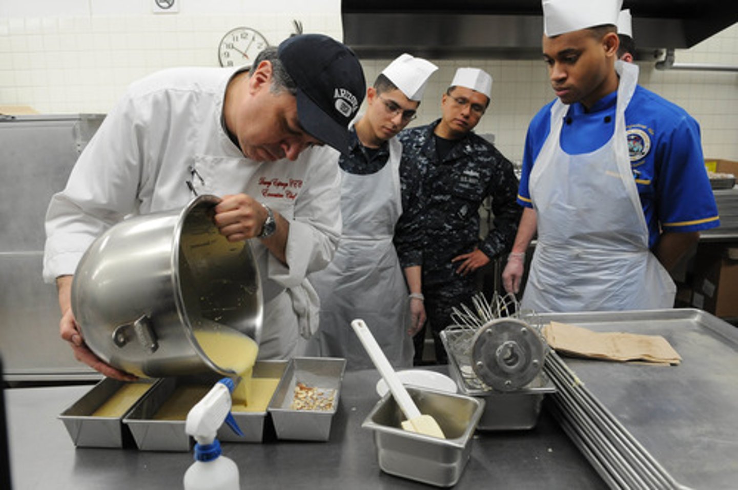 <p>to make, to prepare, to handcraft</p>
