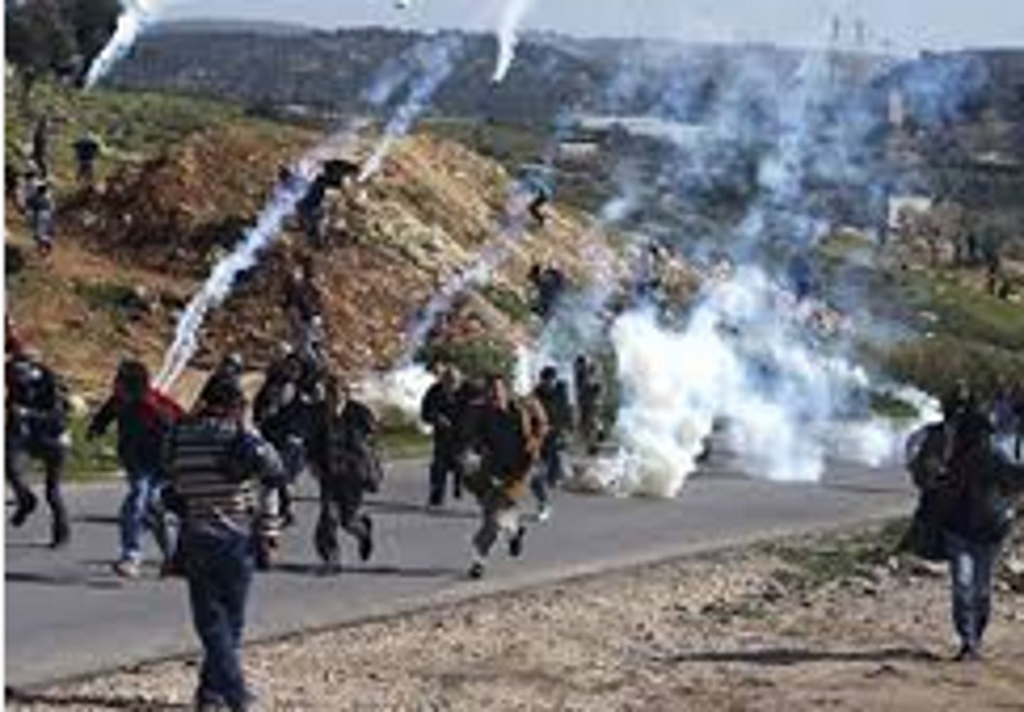 <p>(adj) targeting everyone</p>