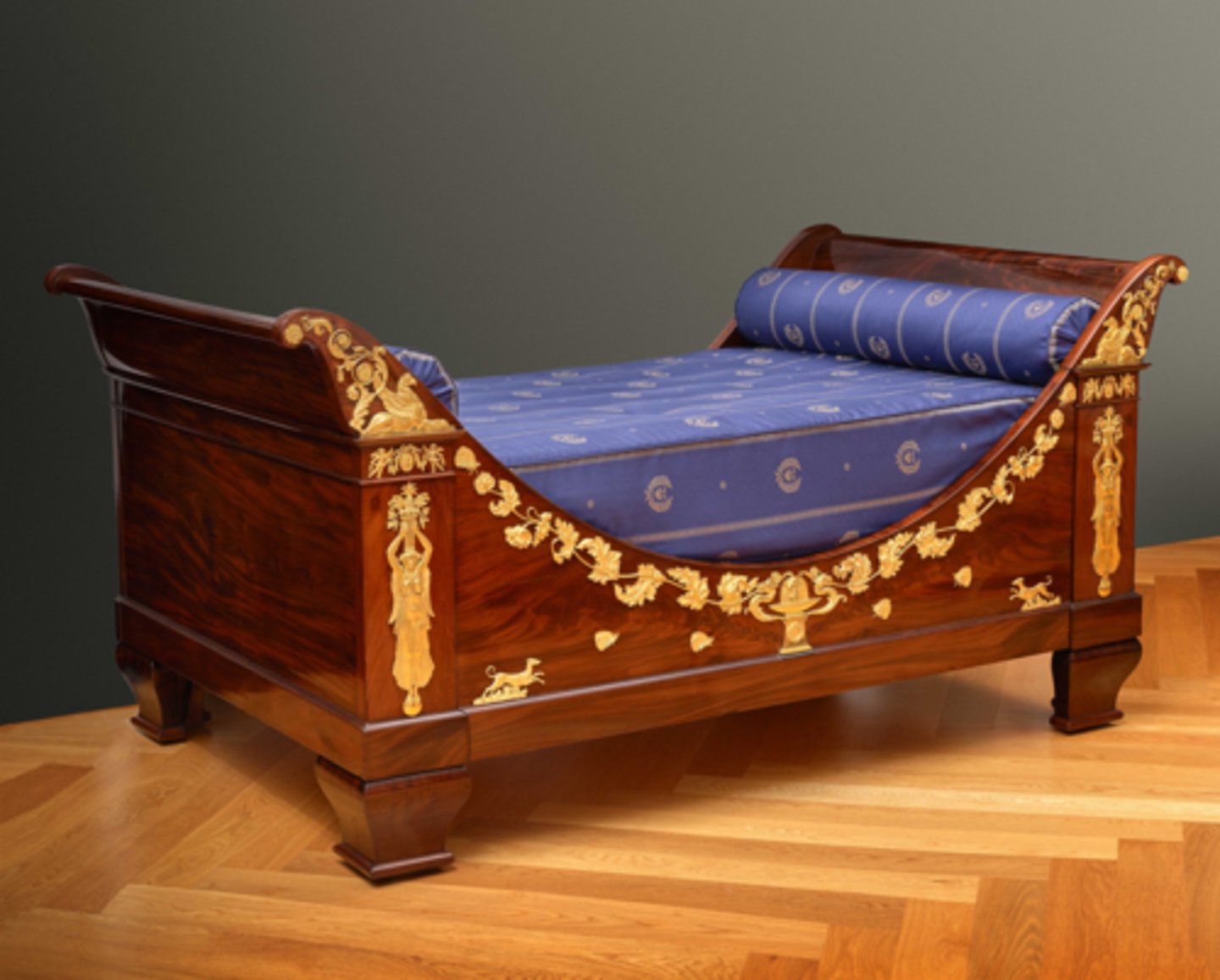 <p>French Empire</p><p>Boat-shaped bed</p>