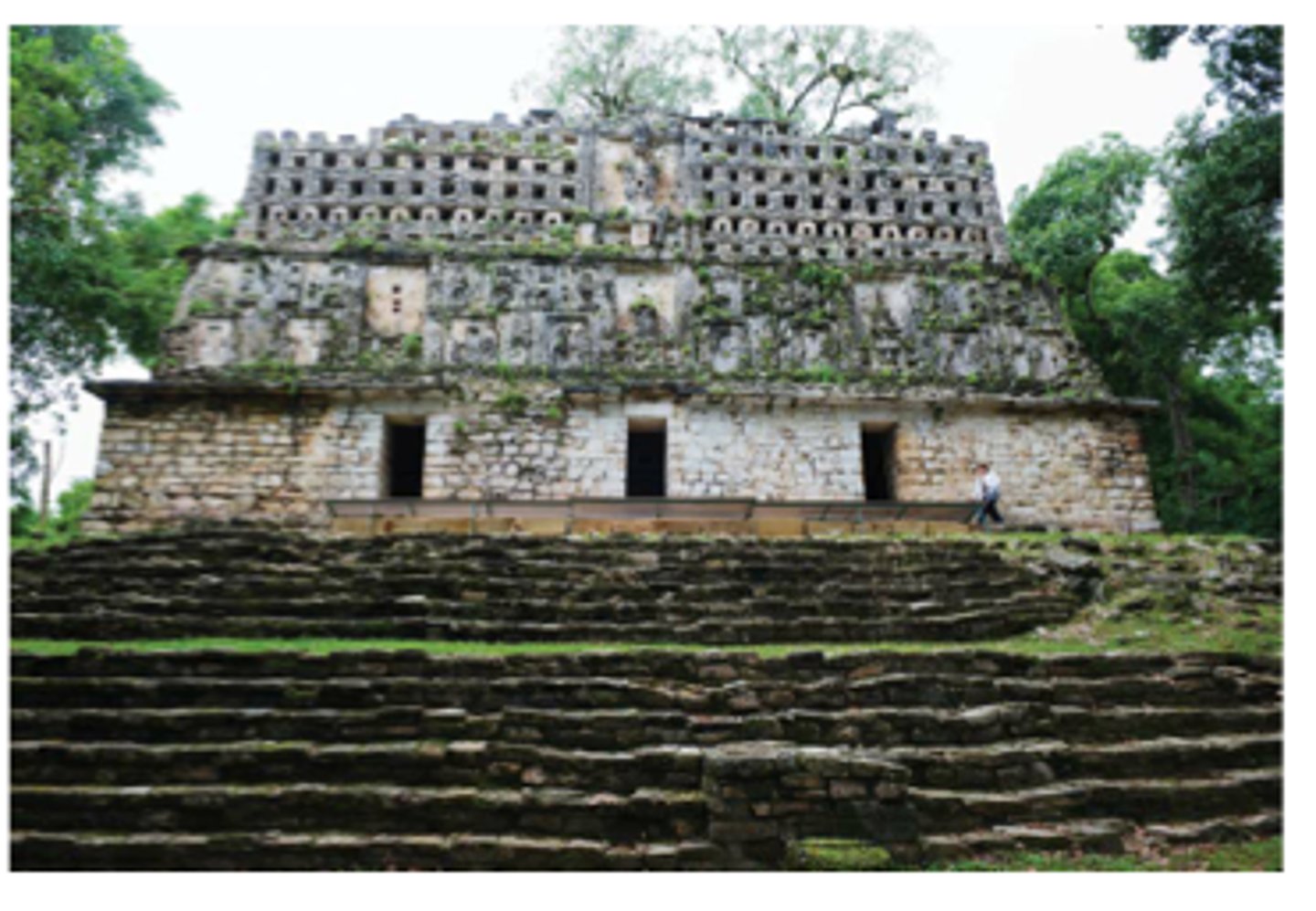 <p>Structure 33, Yaxchilán</p>