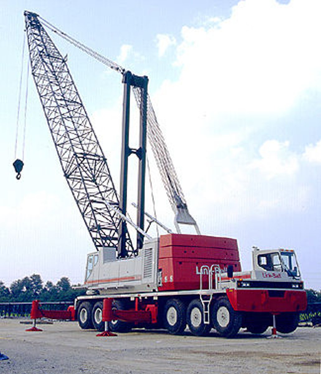 <p>Made up of multiple steel bars welded together in a "W" or a "V" pattern. This increases the booms strength and minimizes its weight, which means additional lifting capacity.</p>