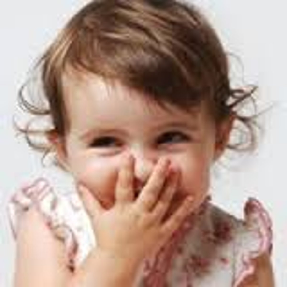 <p>Cười khúc khích</p>