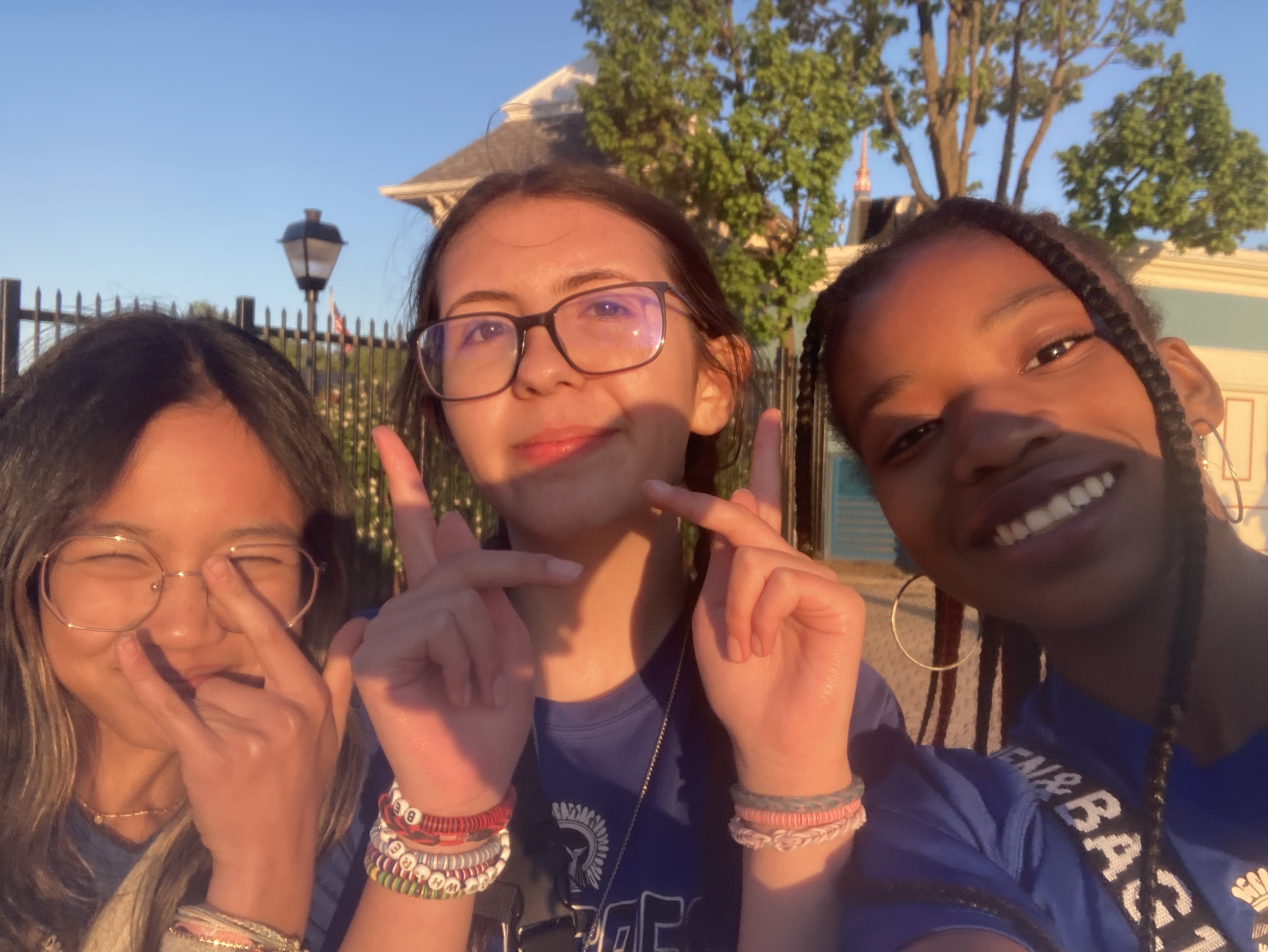 <p>I put</p><p>I put on my choir shirt</p>