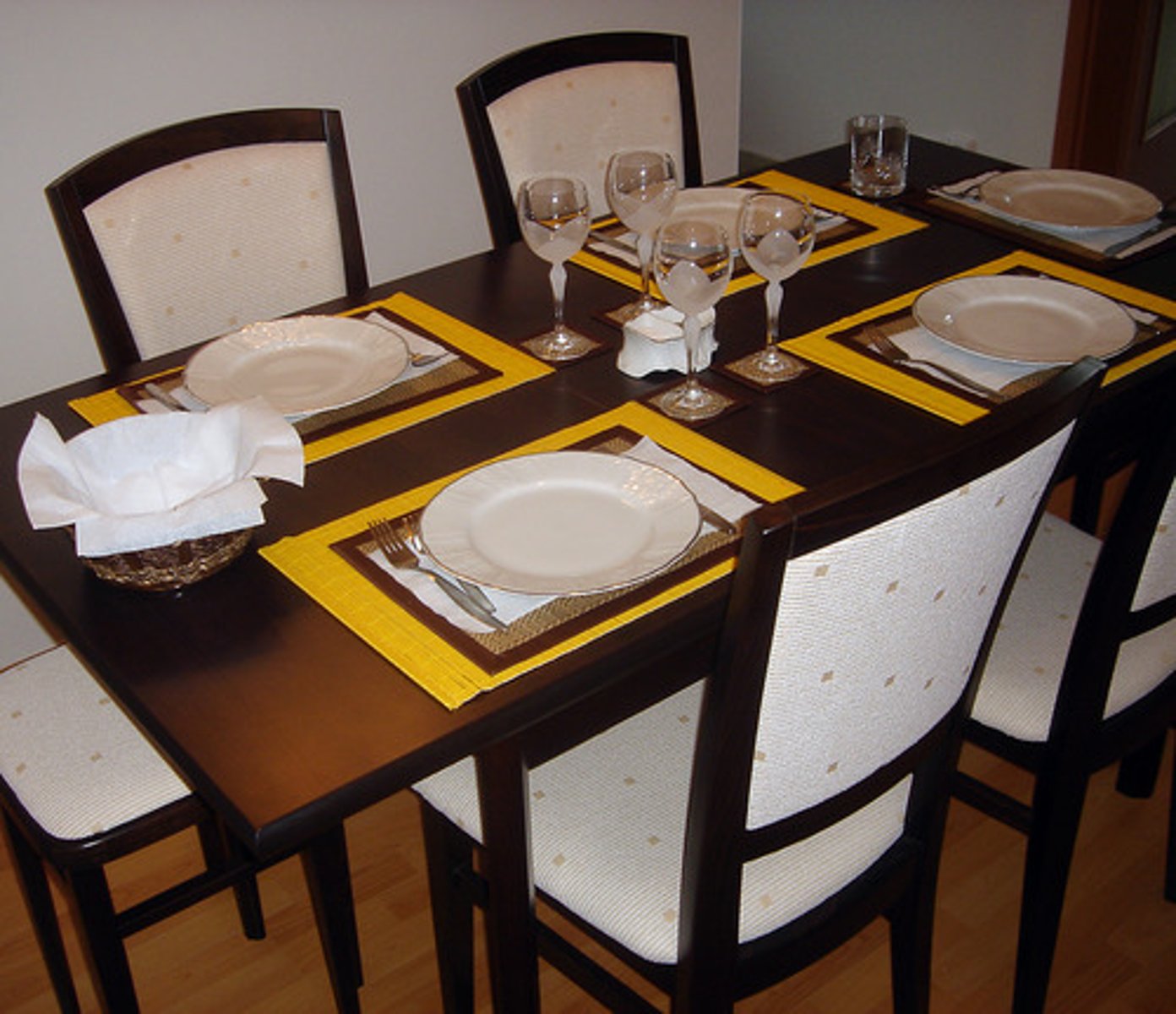 <p>bàn ăn</p>