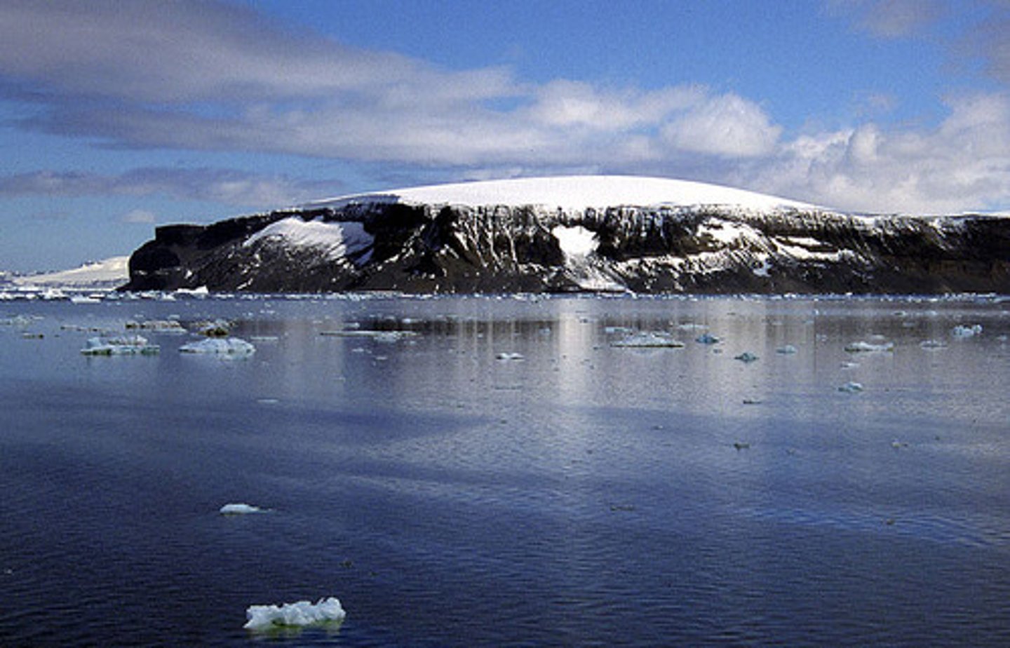 <p>a dome shaped mass of ice that covers less than 50,000 square miles</p>