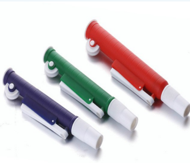 <p>suction device used with graduated pipet to transfer liquid</p>