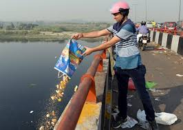 <p><span style="color: blue"><strong><mark data-color="red" style="background-color: red; color: inherit">(Cụm từ)</mark></strong><mark data-color="red" style="background-color: red; color: inherit">: </mark><strong><mark data-color="red" style="background-color: red; color: inherit">vứt rác</mark></strong></span><mark data-color="red" style="background-color: red; color: inherit">, bỏ chất thải bằng cách ném đi, thường một cách bất cẩn</mark></p><p><span data-name="small_blue_diamond" data-type="emoji">🔹</span> People caught<span style="color: red"> _________</span> <span style="color: red">waste </span>in public places can be fined.<br>→ Những người bị bắt gặp <span style="color: red"><strong>vứt rác</strong></span> nơi công cộng có thể bị phạt.</p><p><strong><mark data-color="purple" style="background-color: purple; color: inherit">SYNONYMS</mark></strong><mark data-color="purple" style="background-color: purple; color: inherit">: litter, dispose of waste, dump trash</mark></p>