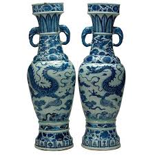 <p>Chinese porcelain</p><p>clouds and swirling dragons</p><p>they are good at making super thing pottery</p><p>sophisticated material and method its a hard skill</p>