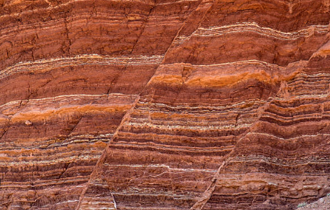 <p>Welke evolutie van de aardlagen zie je hier?</p><p></p>