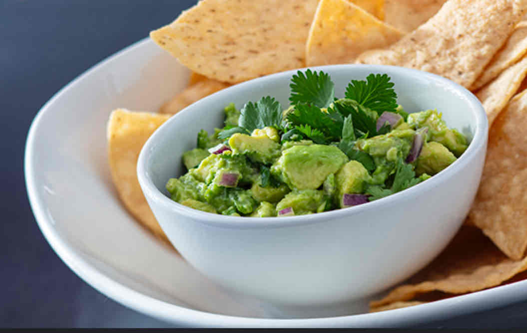 <p>Guac and chips 6</p>