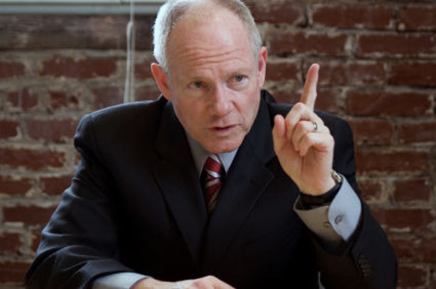 <p>Eine Firma, die Arbeiter und Angestellte beschäftigt</p>