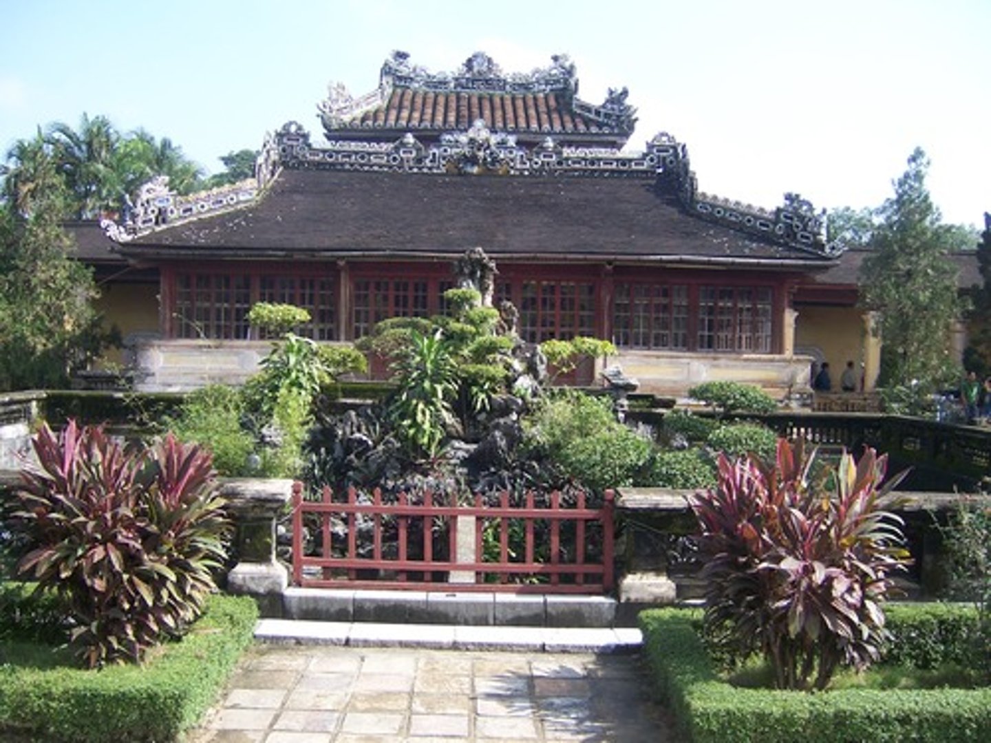 <p>- bảo tồn di sản - /ˈherɪtɪdʒ ˌprezəˈveɪʃn/ - Heritage preservation is important for future generations.</p>