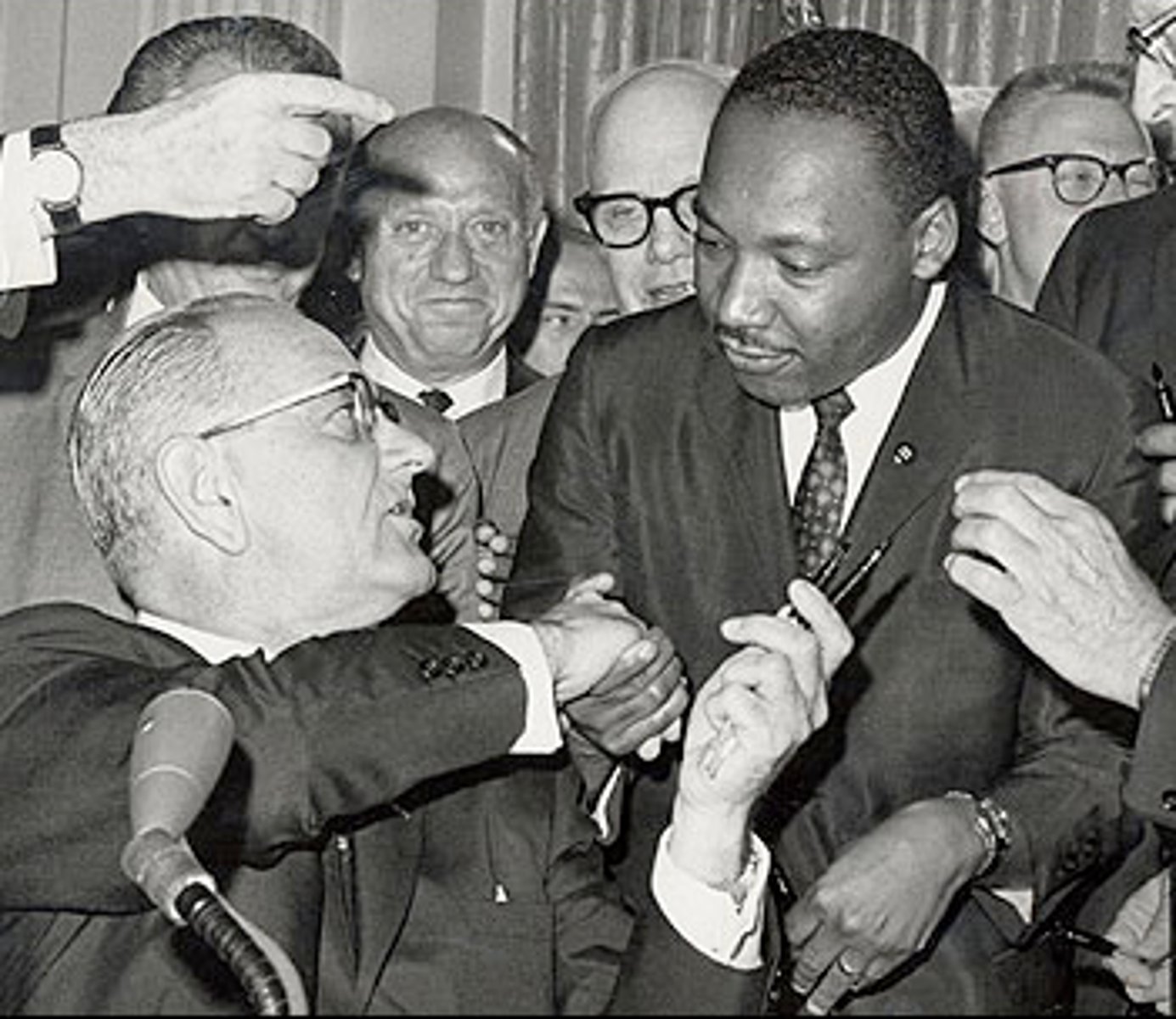 <p>громадянські права</p>