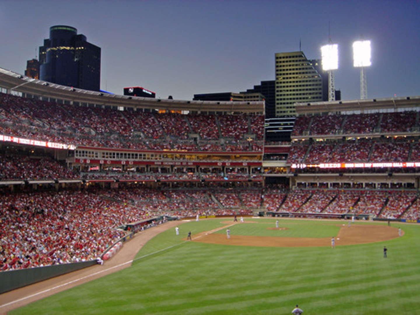 <p>trận đấu</p><p>같이 농구 경기 한 판 할래요?</p><p>Chúng ta đấu với nhau một trận bóng rổ nhé?</p>