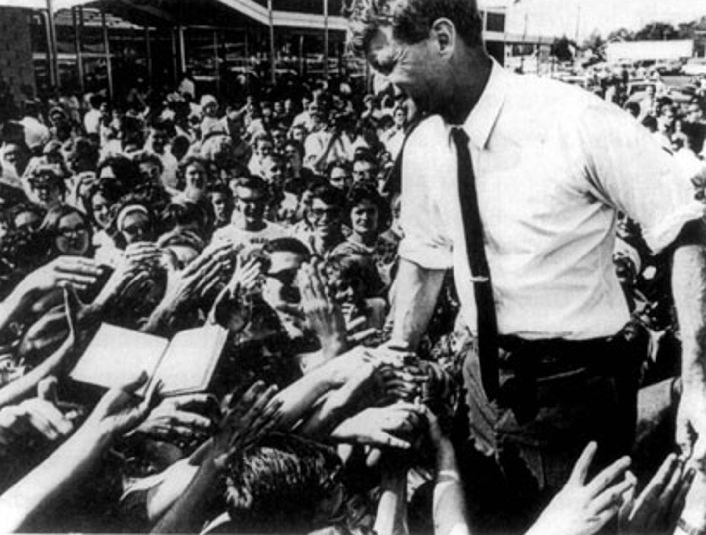 <p>a Democrat who ran for president in 1968 supporting civil rights, but was killed in 1968</p>