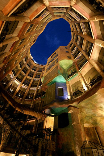 <p>Casa Mila / Antoni Gaudi / Barcelona</p>