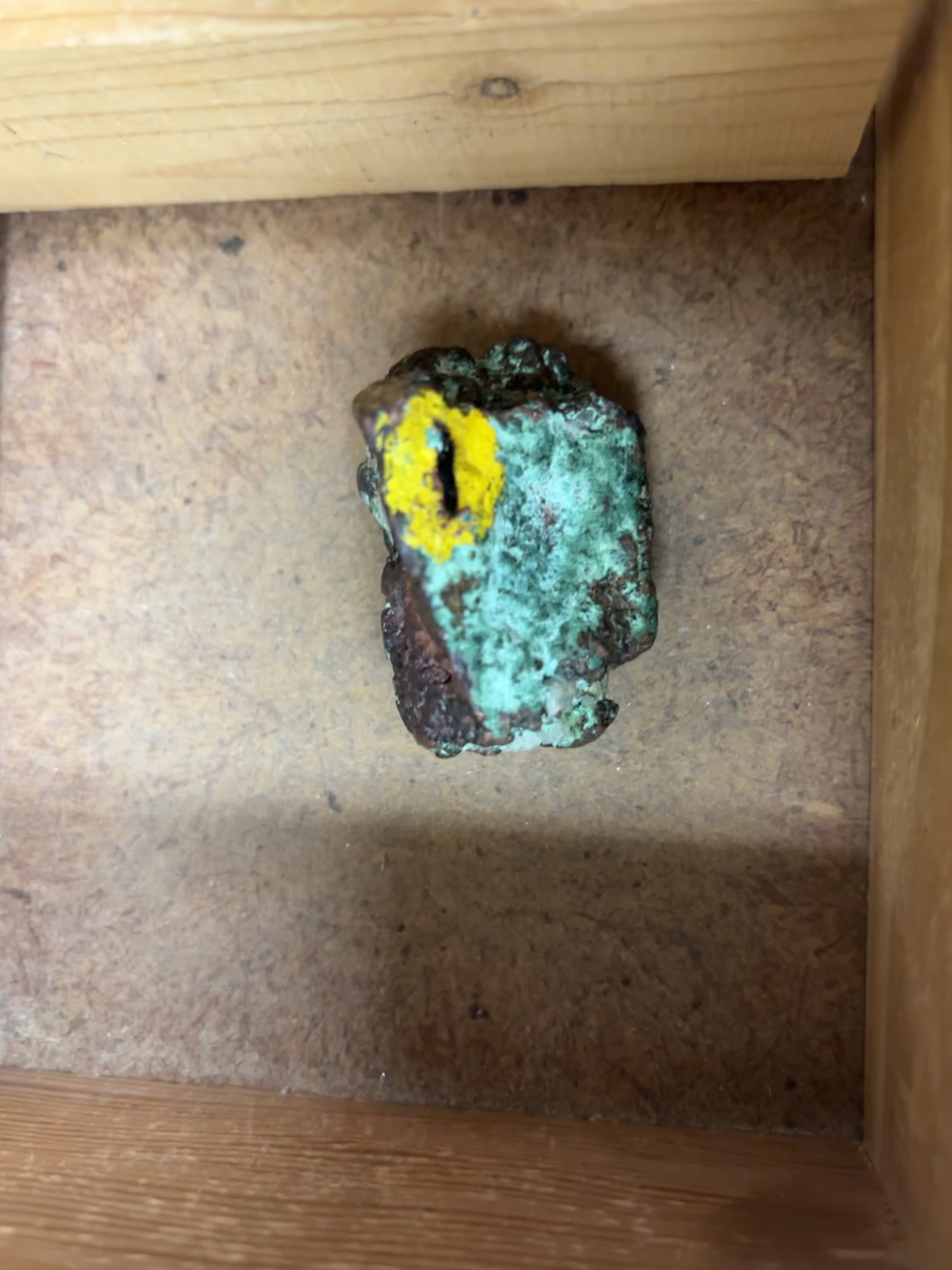 <p>Mineral, diagnosis</p>