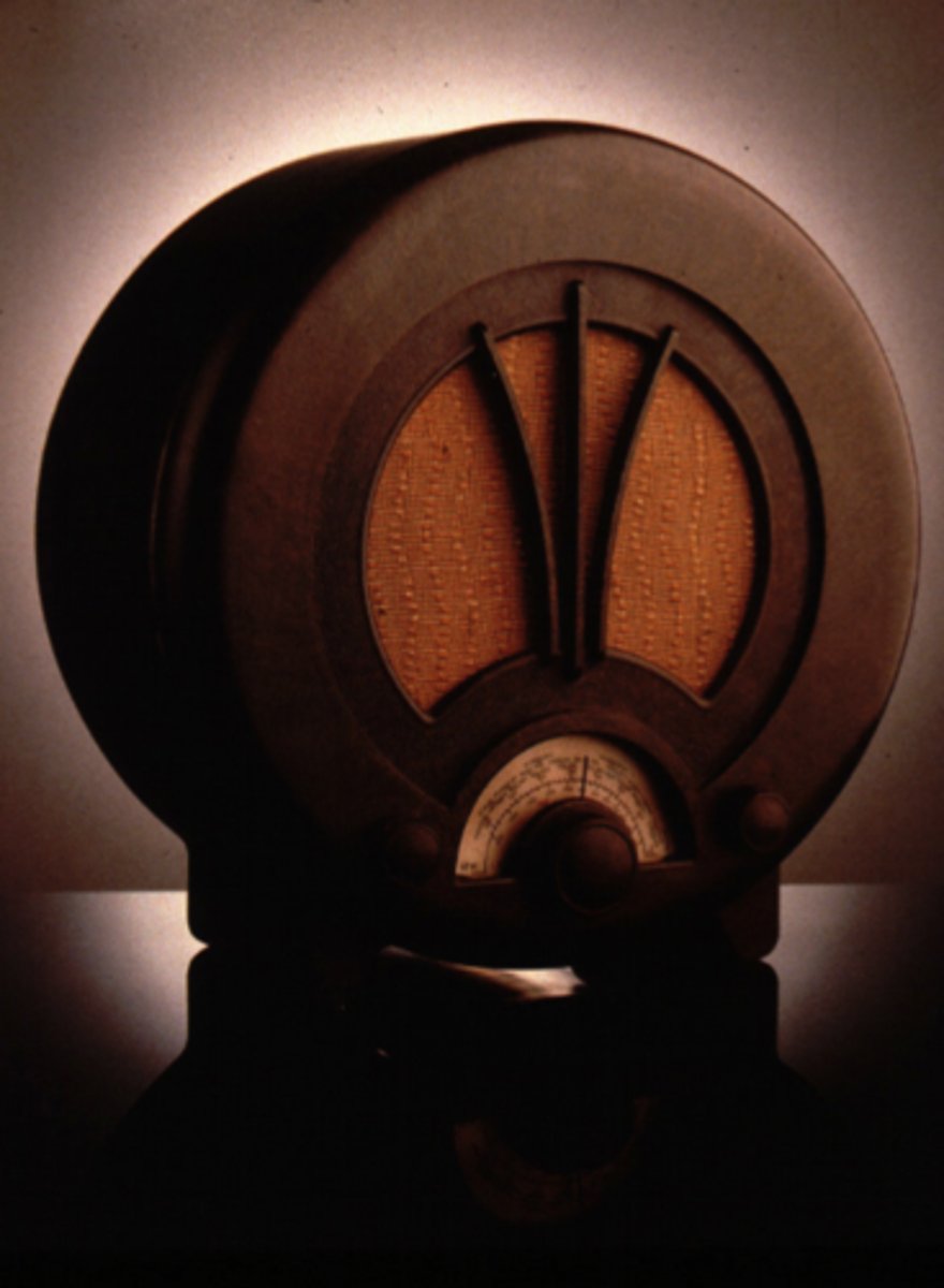 <p>1934<br>Christan Barman<br>Natural Bakelite with Sunburst pattern</p>