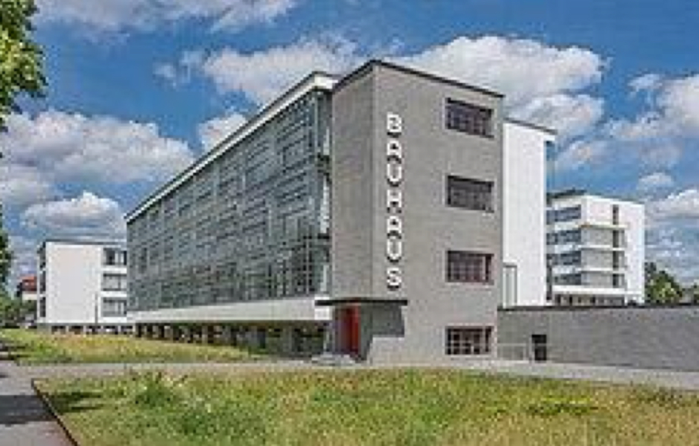 <p>Name + Ort</p><p>Entstehungsdatum</p><p>Stilepoche + Architekt*in</p>