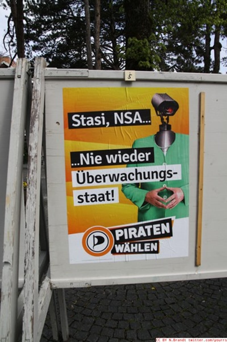 <p>(n.) a large, printed notice or picture</p>