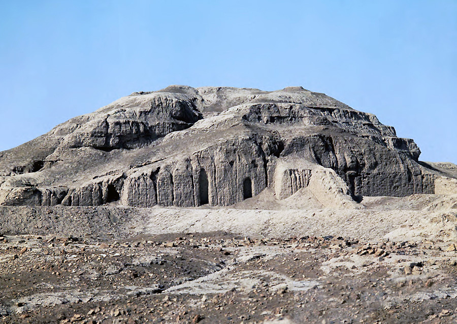<p><strong>White temple and its Ziggurat</strong></p><p>Sumerian</p><p>Iraq</p><p>3500-3000 BCE</p><p>Mud brick</p>