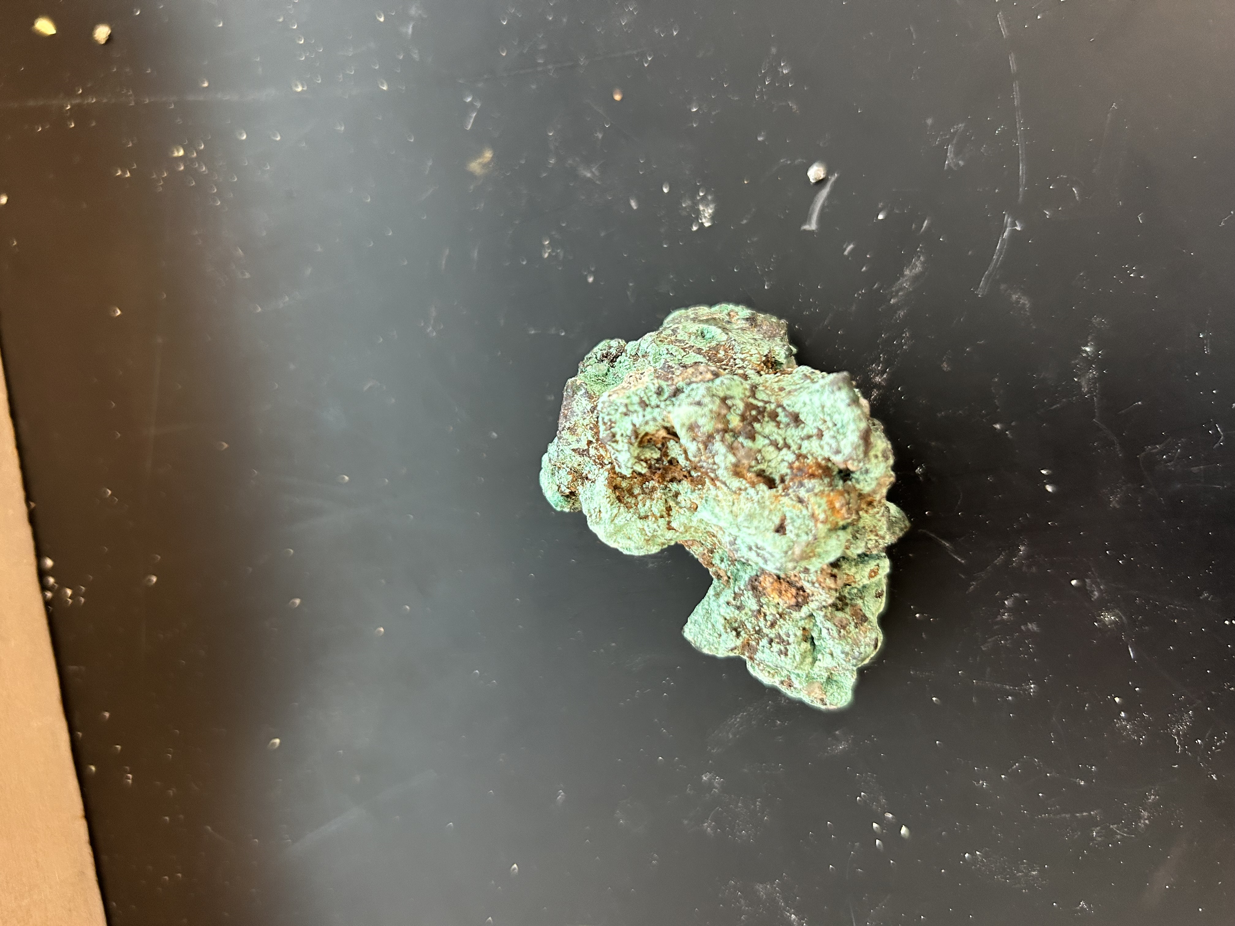 <p><span>Green color, soft, effervesces with dilute HCl to produce a green liquid</span></p>