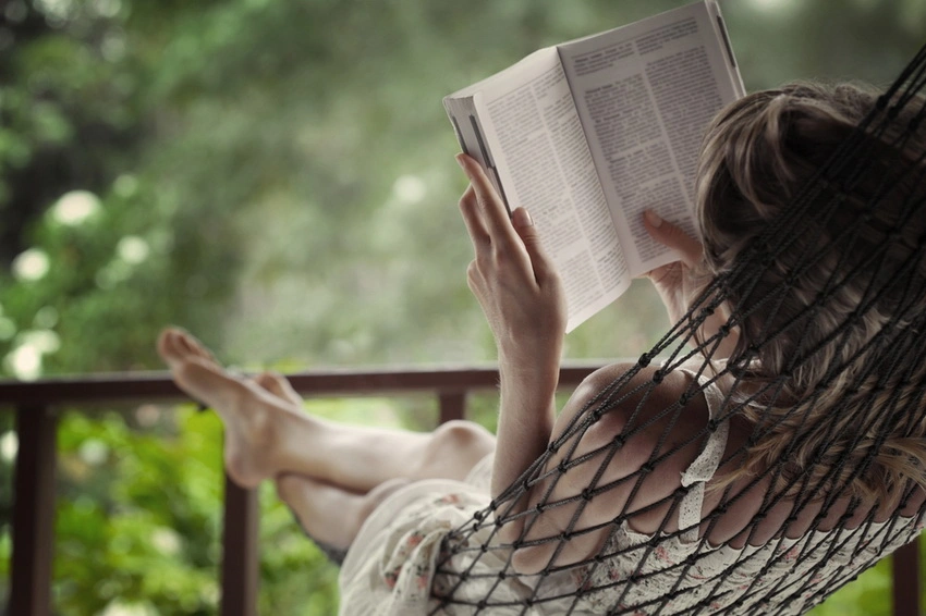 <p class="p1"><strong>Reading books can sometimes make you feel a little lonely, but in a pleasant way. However, it is a good way to improve your vocabulary and other skills.</strong></p>