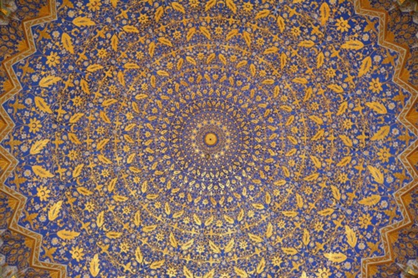 <p>adj), very detailed and complex; tinh xảo, phức tạp</p>