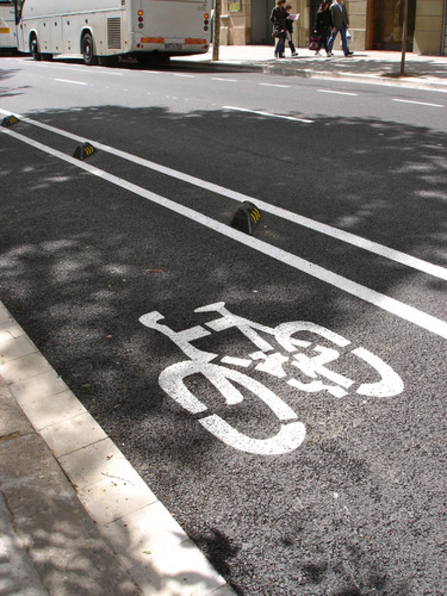 <p>200 feet</p>