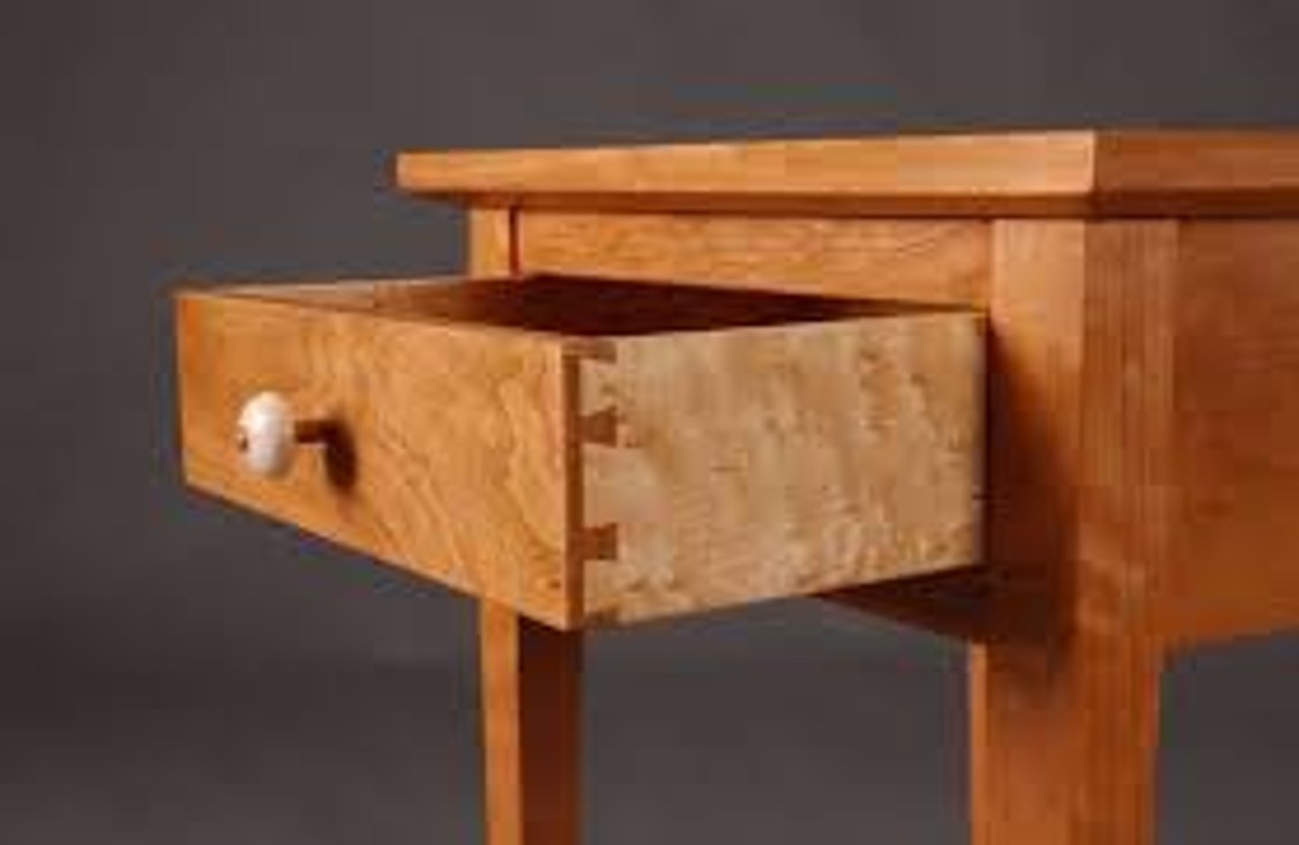 <p>the drawer/case/chest</p>