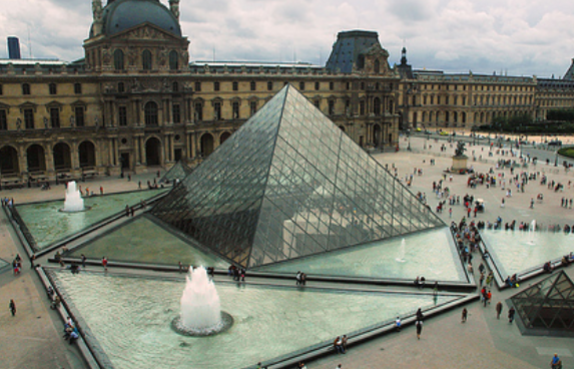 <p><span>Louvre Entrance</span></p>