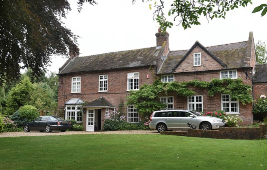 <p>- Large housing</p><p>- Big gardens</p><p>- Detached</p>