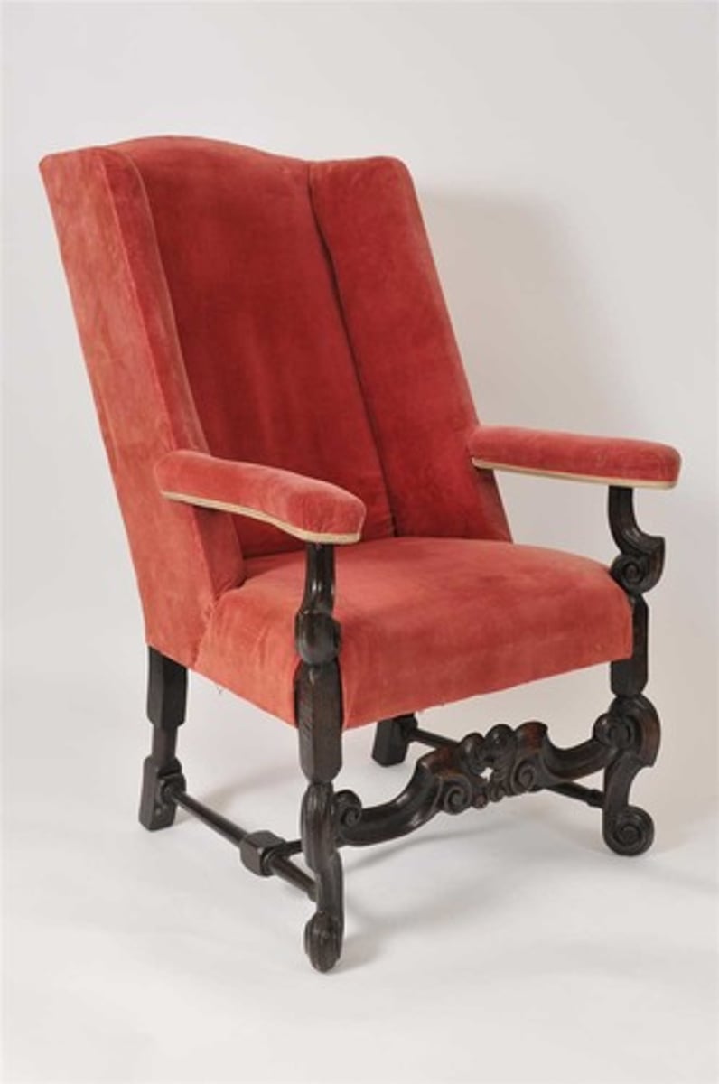 <p>Type of easy upholstered chair, usually taller than it is wide. Has two side panels or wings flanking the high back. </p><p>Also known as sleeping chairs.</p>