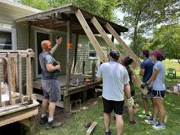 <p>помогающие соседи</p>