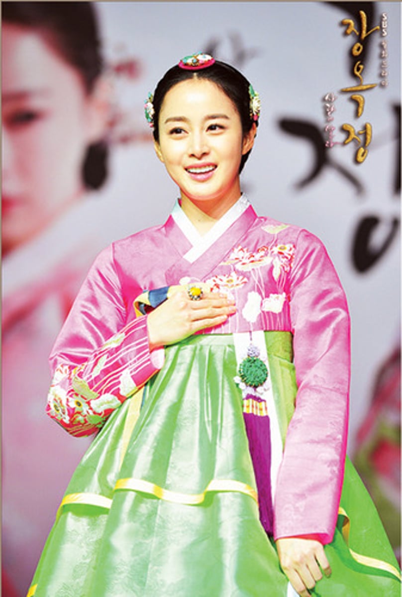 <p>đẹp, xinh xắn</p>