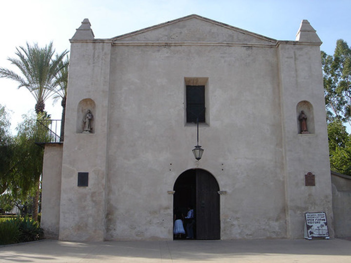 <p>A mission established years later in the same location as the failed mission San Francisco de los Tejas.</p>