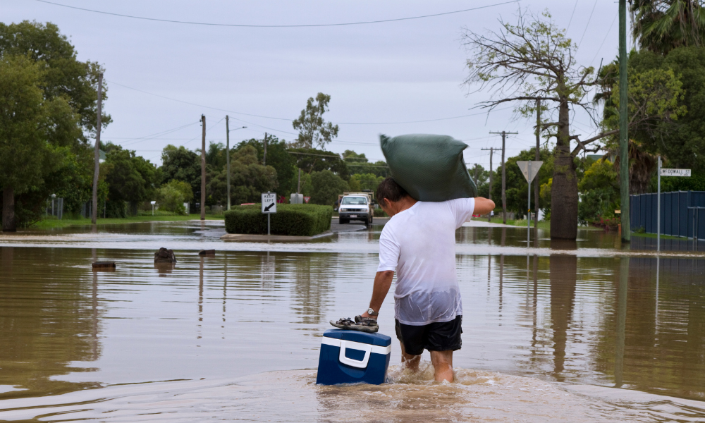 <p>đối phó với các hiện tượng thời tiết cực đoan</p>