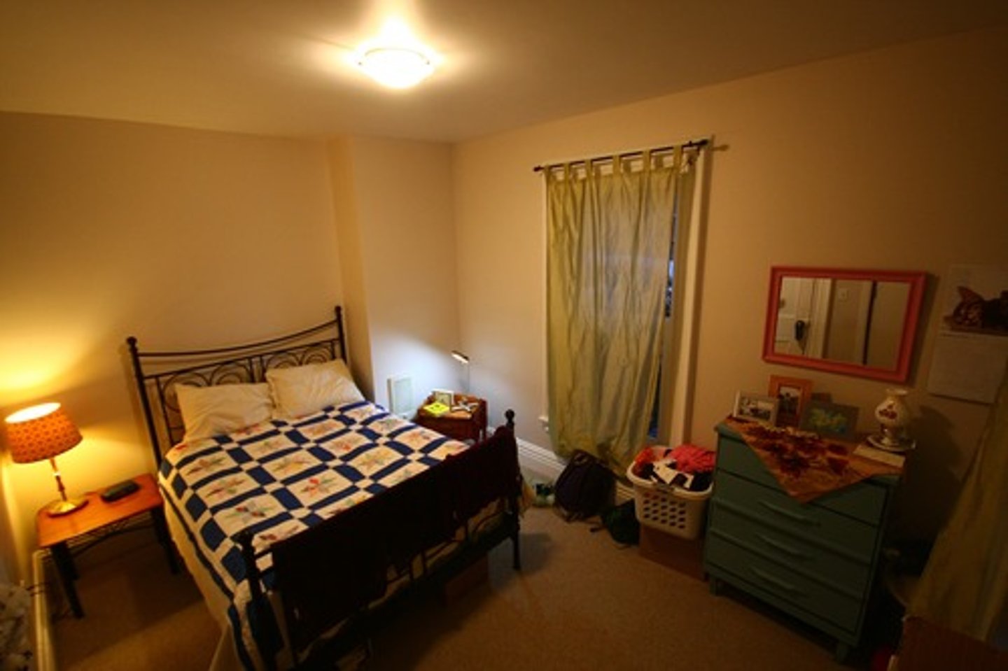 <p>bedroom</p>