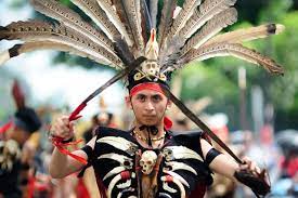 <p>Suku Dayak</p>