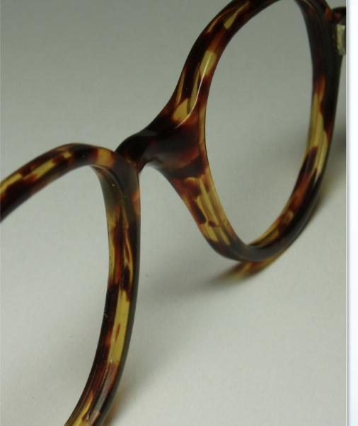 <p>follows contour of nose so weight distributed equally</p>