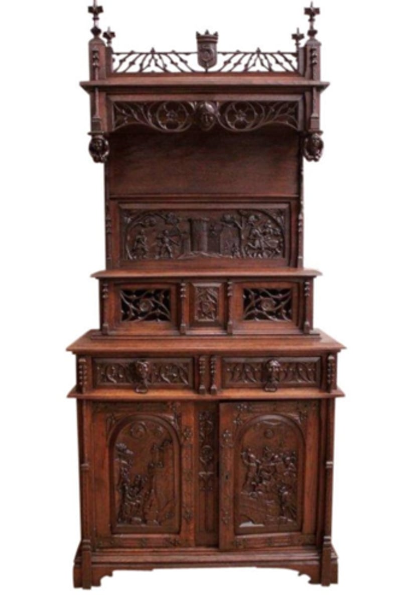 <p>What is the large Gothic storage construction with stepped tiers for grandiose display, with the number of tiers specified by rank?</p>