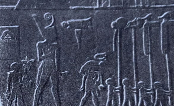 <p>What is Narmer wearing on the right side of the palette? </p>