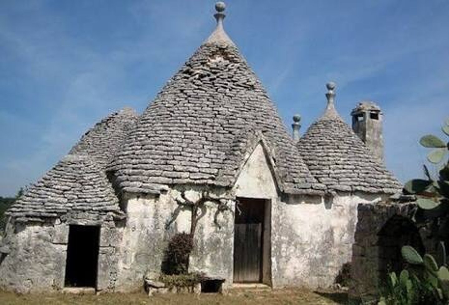 <p>CONICAL, STONE ROOFED dwelling; unique to the region of puglia in southeastern italy. DRY WALLED, rough size, sheltered with CORBELLED ROOF</p>