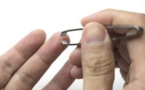 <p>atascado, incrustado</p>