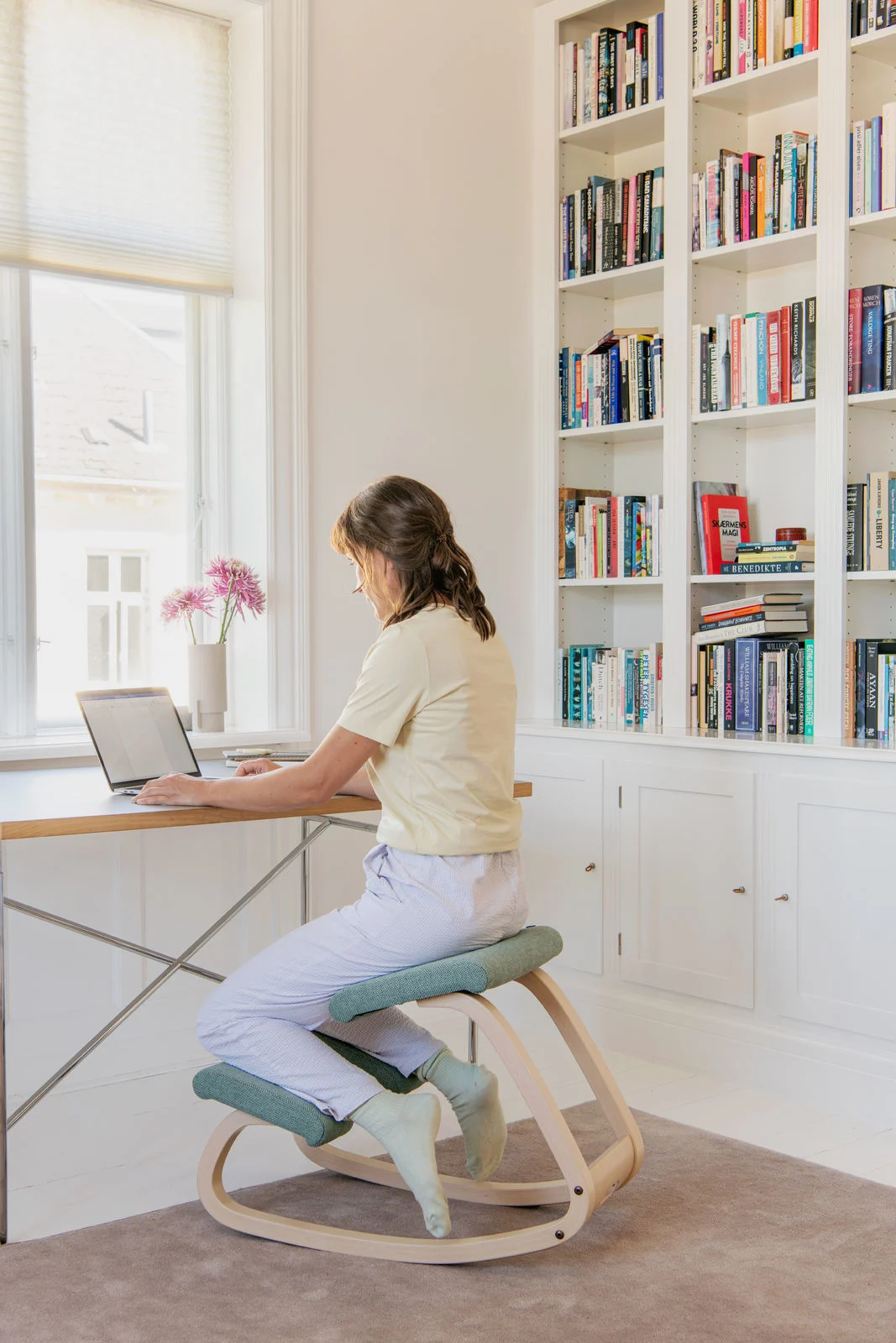 <p>Wat is het voordeel van een kniestoel?</p>