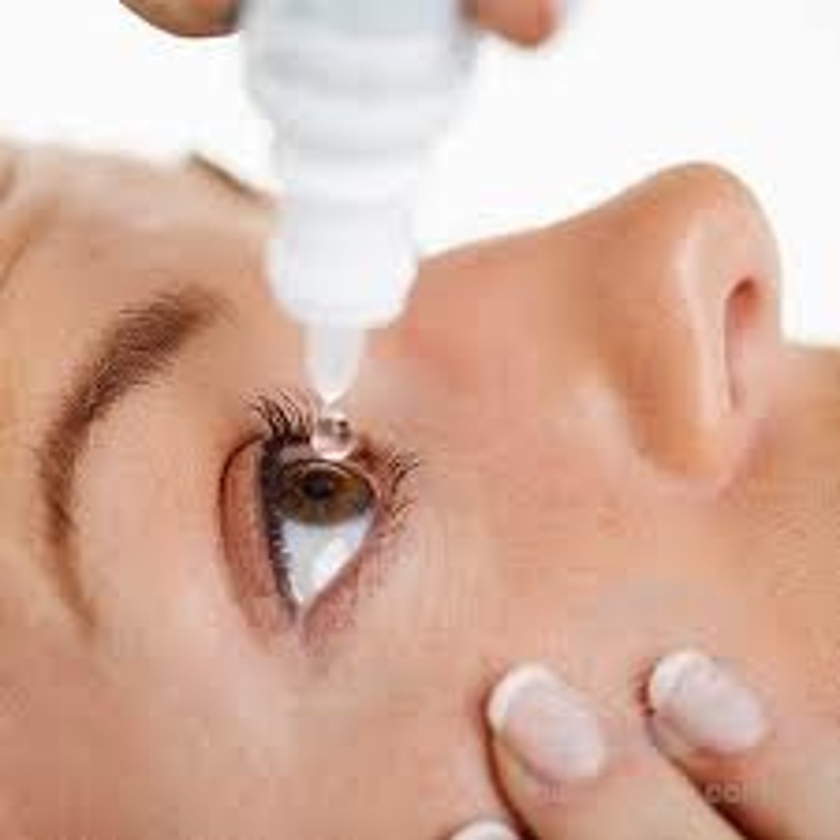 <p>: Thuốc nhỏ mắt</p><p>Synonyms: Ophthalmic drops, eye medication</p><p>Example: The doctor prescribed eye drops for her infection</p>